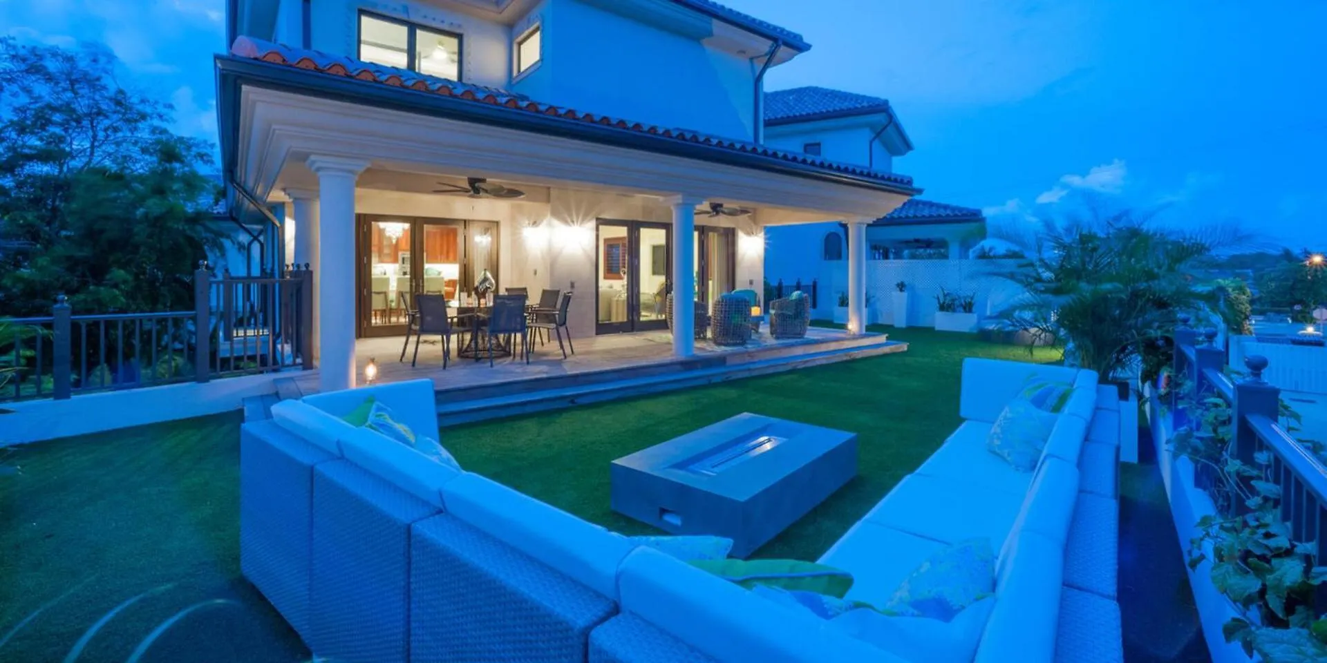 Apartment Casa Luna 17 - Gated Seaside Village With Shared Pool, Jacquzi, & Beach Cove George Town