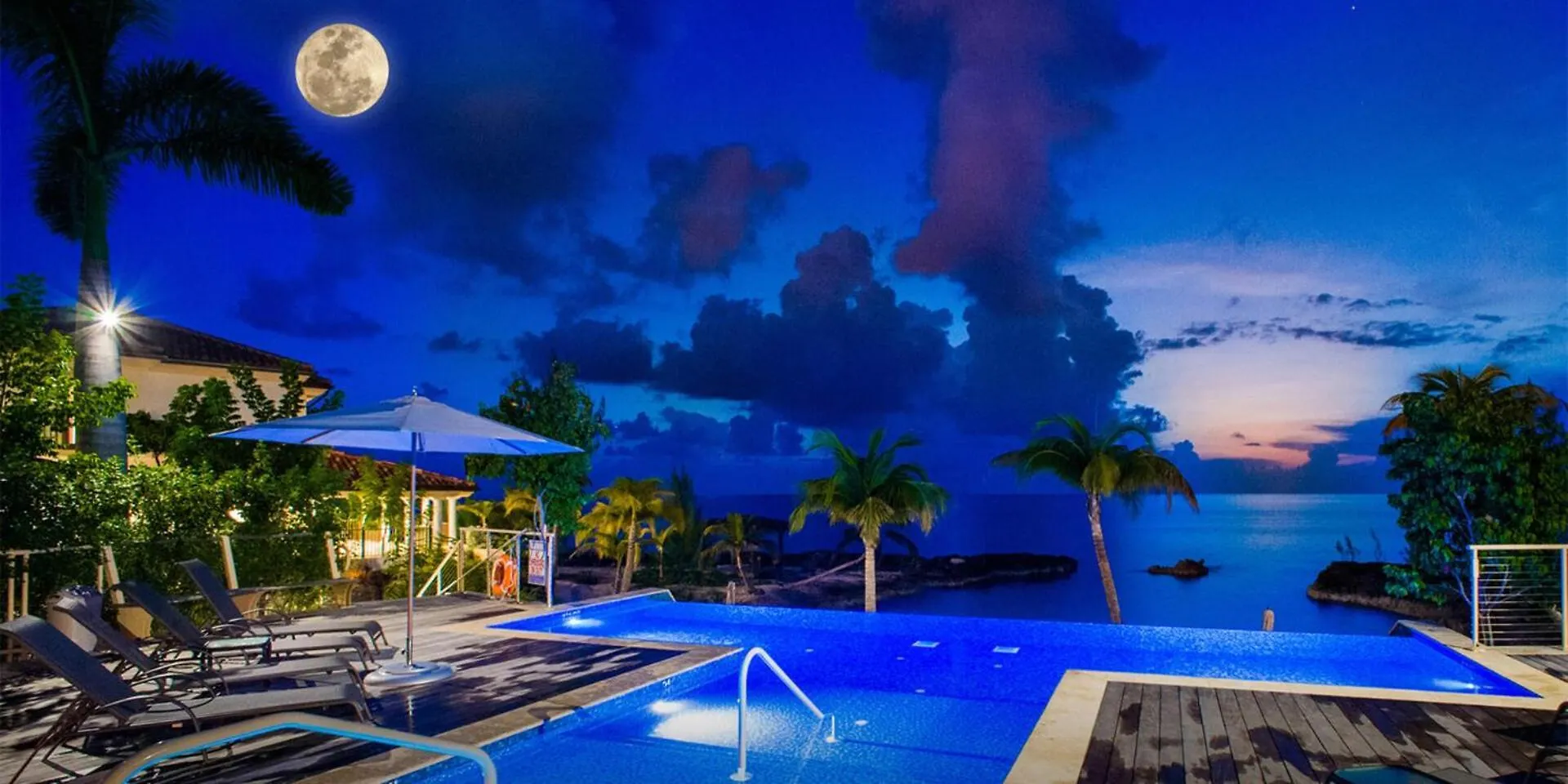 Casa Luna 17 - Gated Seaside Village With Shared Pool, Jacquzi, & Beach Cove George Town Apartment